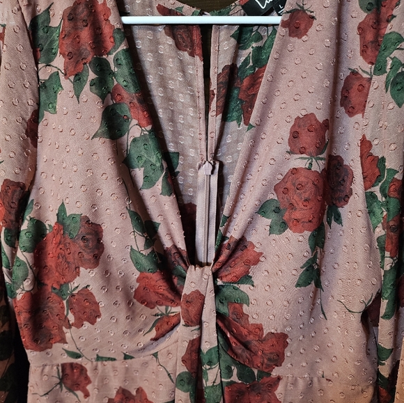 Very pretty romper by Lulus - Picture 6 of 9